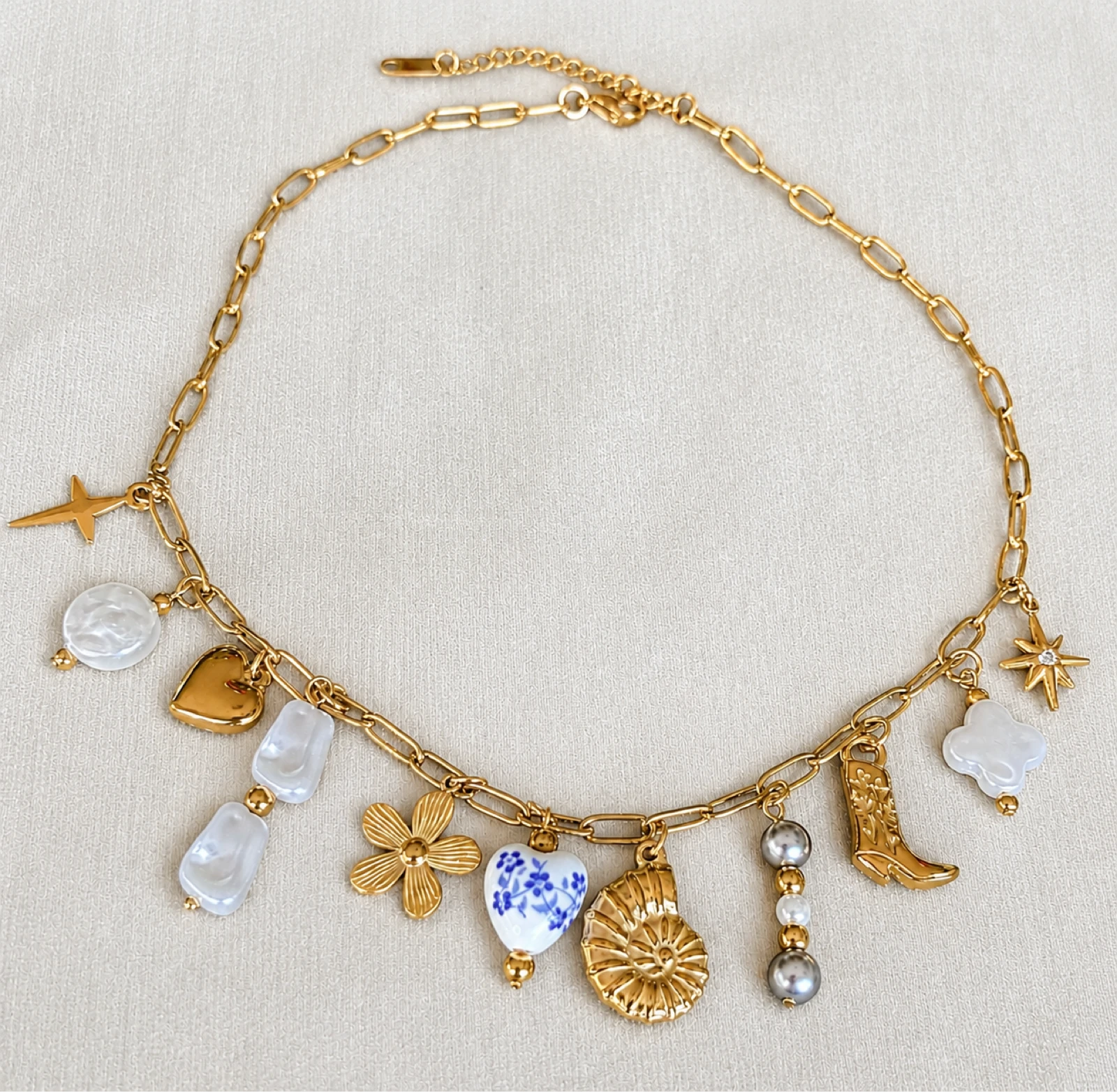 Collier acier inoxydable à multiples breloques 